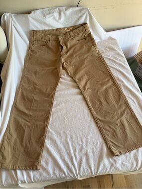 Orvis Men's Straight-Leg Jeans in Tan